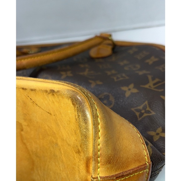 Louis Vuitton Horizontal Locket Monogram Tote - Picture 7 of 15